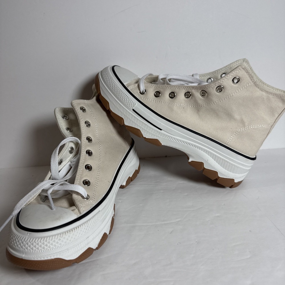 Top Moda Women's high tops cream size 9‎